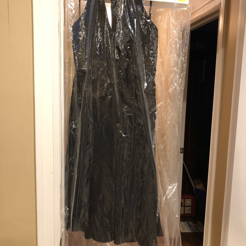 Halter dress - Picture 7 of 7